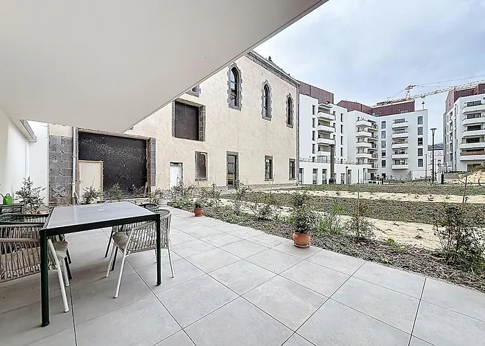 Apartment Les Allees Blatin Hypercentre Terrasse 3p *